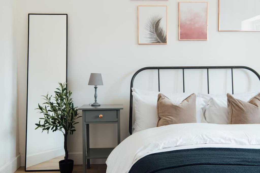 Stylish 2 Bedroom Flat In Ilford, London Экстерьер фото