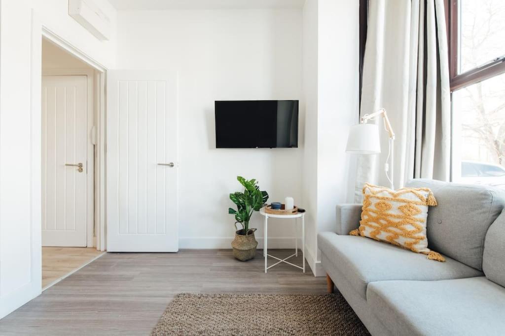 Stylish 2 Bedroom Flat In Ilford, London Экстерьер фото