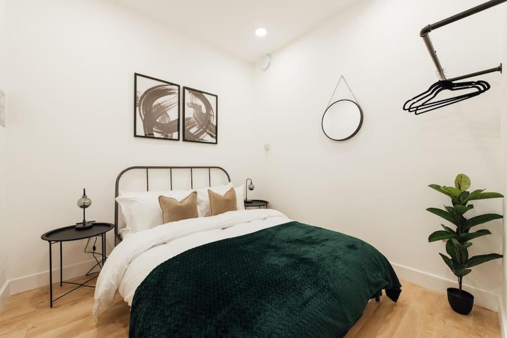 Stylish 2 Bedroom Flat In Ilford, London Экстерьер фото